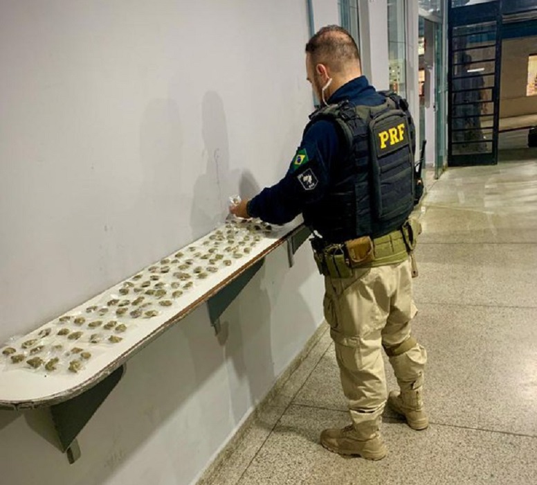 Dupla é presa por transportar maconha na Dutra em Jacareí