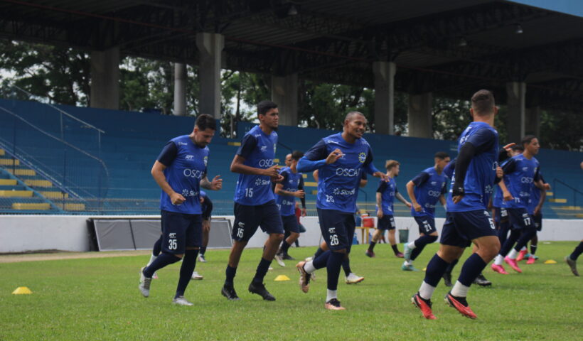 Elenco do São José EC durante treinamento no estádio Martins Pereira