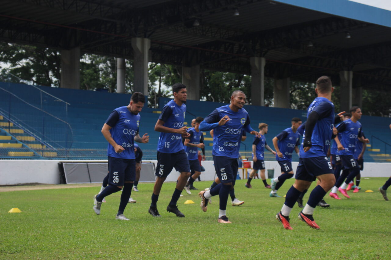 Elenco do São José EC durante treinamento no estádio Martins Pereira