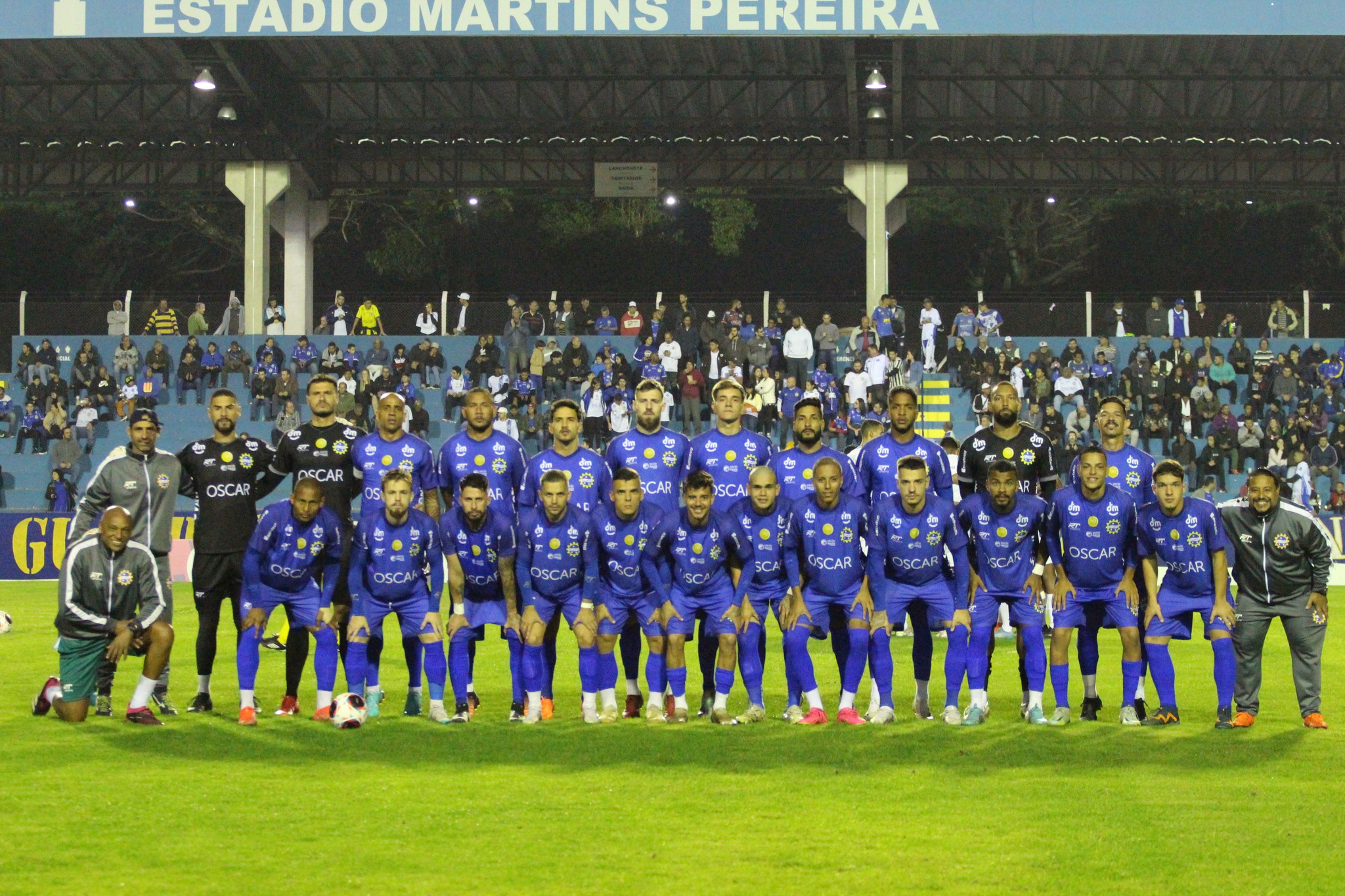 Elenco completo do São José EC perfilado antes de partida pela Copa Paulista