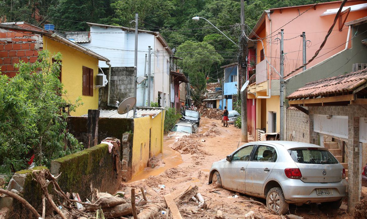 Barra do Sahy, em São Sebastião com reflexos da enchente e deslizamentos ocorridos em Fevereiro