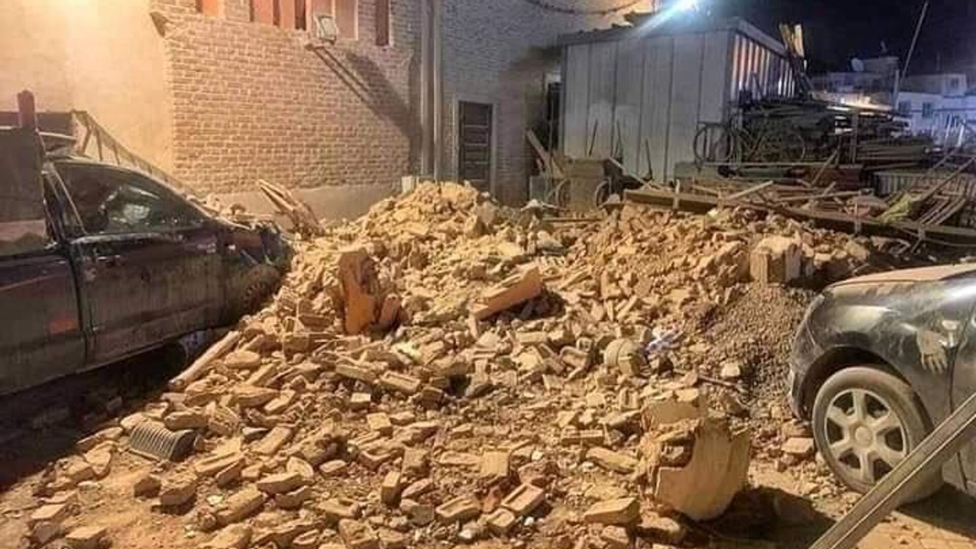 Terremoto no Marrocos causou a morte de mil pessoas na noite desta sexta-feira (8)