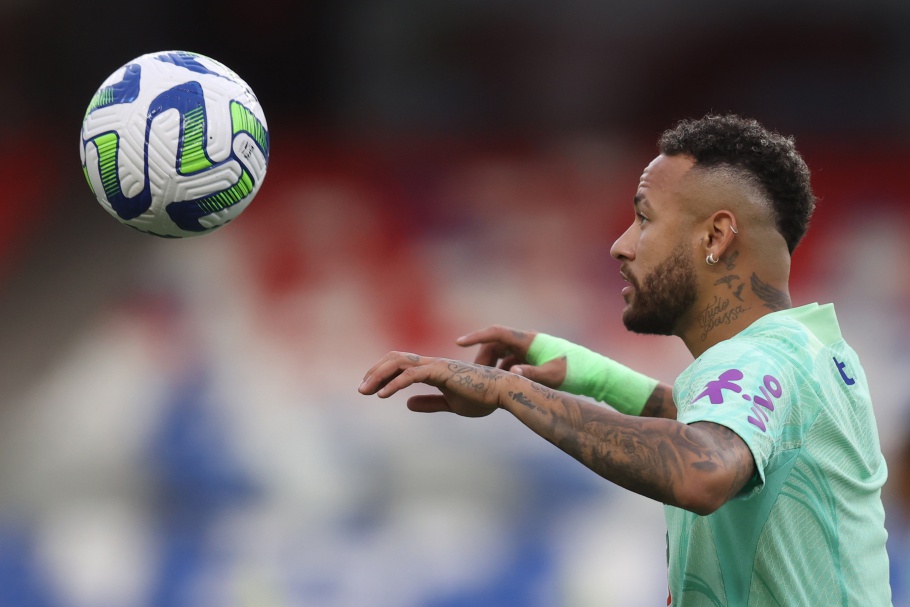 Com Fernando Diniz, seleção estreia nas Eliminatórias para a Copa de 2026. Na foto, Neymar em treino no estádio mangueirão, em Belém (PS)