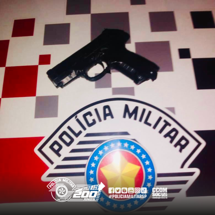 Homem é preso por ameaçar ex-esposa com simulacro de arma
