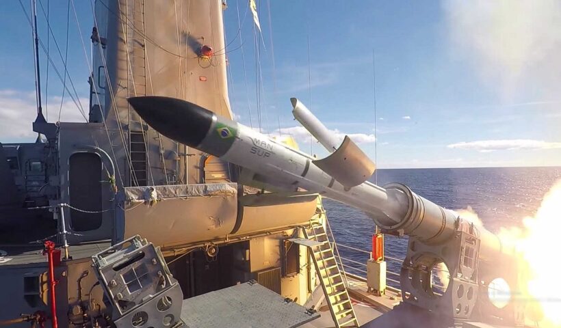 Armas inteligentes disparadas de navio, fabricadas pela Siatt de São José dos Campos