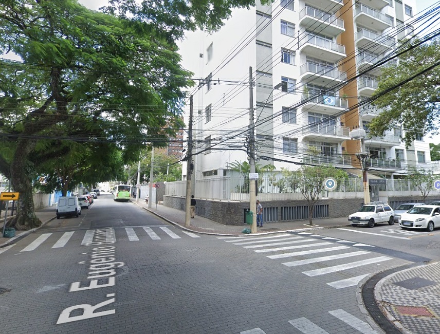 Rua na região central captada no google street view. Obra de adutora interdita rua na região central de SJC a partir de segunda (23)