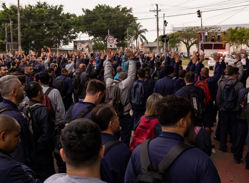 Trabalhadores da Embraer em greve em São José dos Campos
