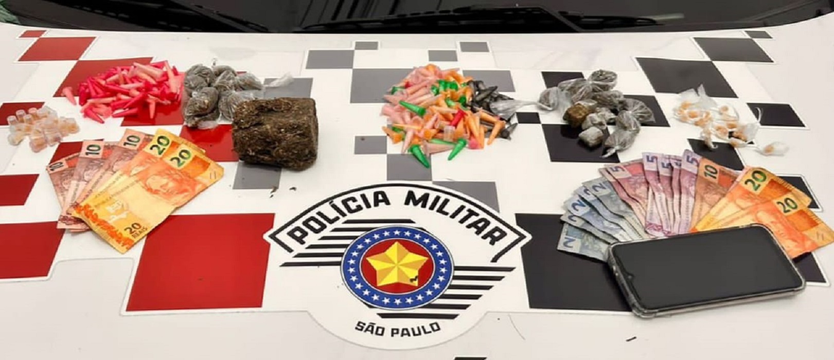 Dois homens são presos por tráfico de drogas durante operação da PM no Residencial Flamboyant, em Guaratinguetá