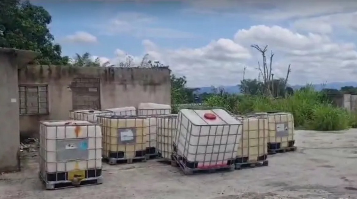 Tanques de óleo lubrificante roubados em Caçapava