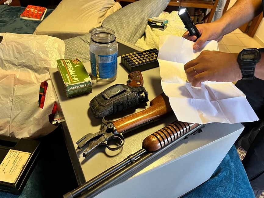 armas encontradas na casa de um dos investigados na operação Pão e Circo da PF, no litoral norte