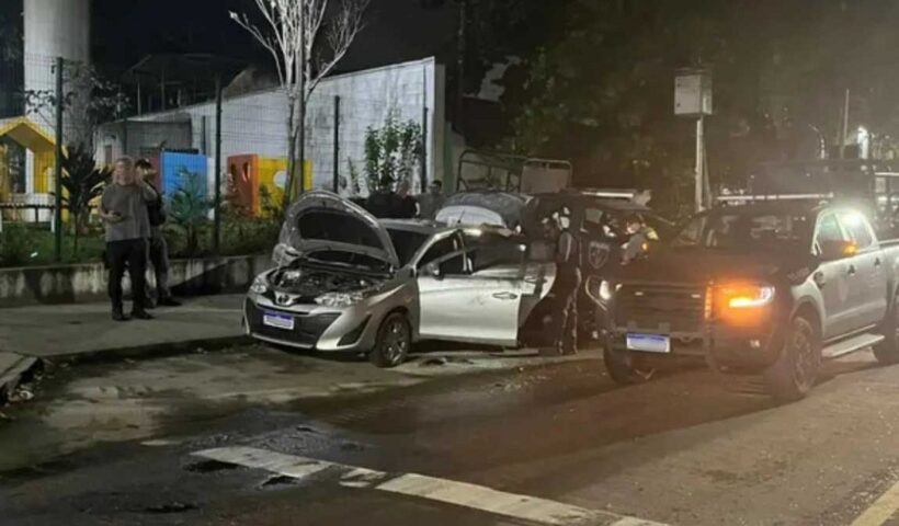 carros onde Suspeitos da execução de médicos foram achados mortos no Rio de Janeiro