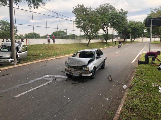 Acidente na zona sul de São José dos Campos deixou dois homens gravemente feridos