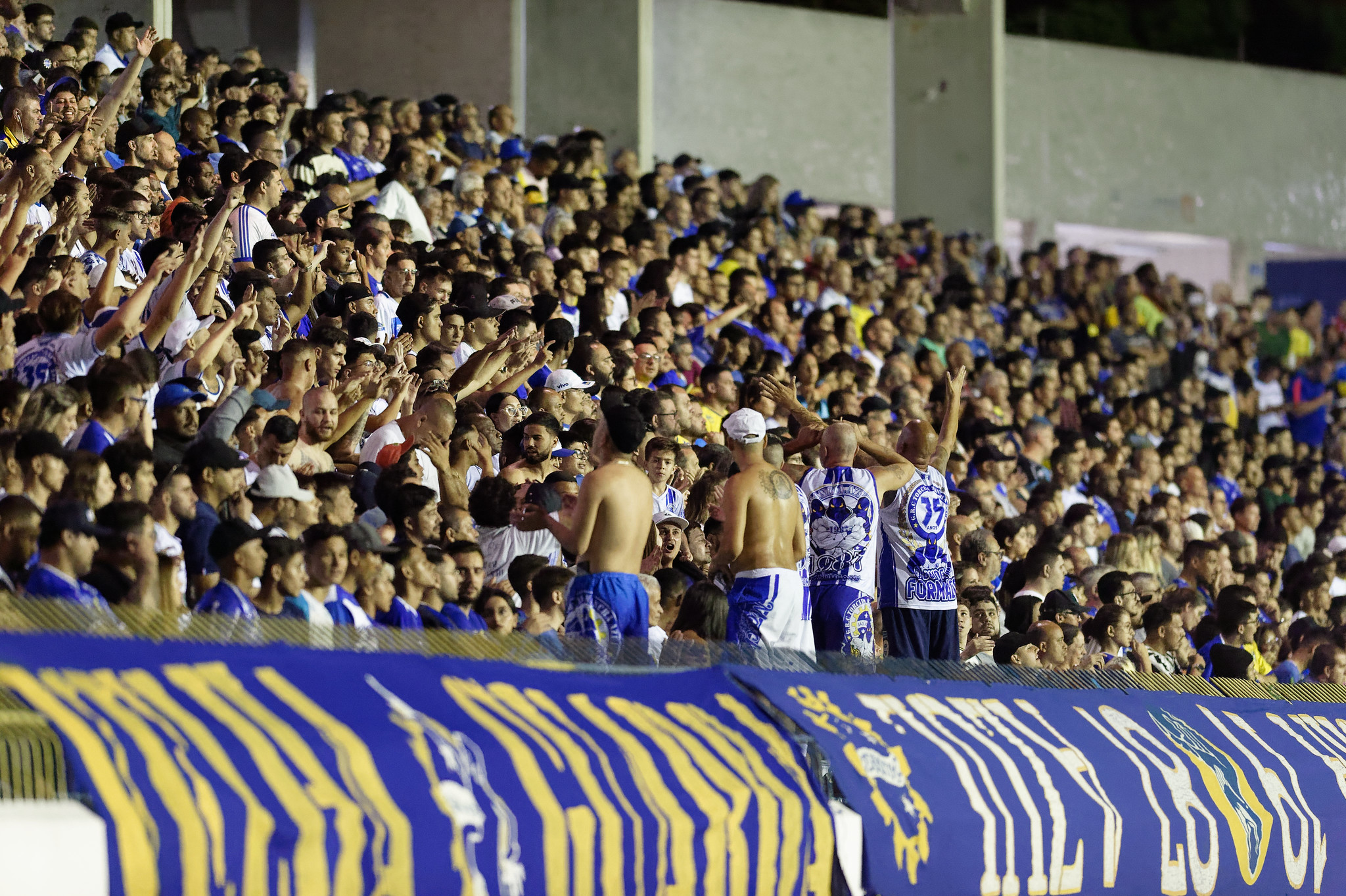 Torcida do São José EC presente no jogo contra o Grêmio Prudente no Martins Pereira
