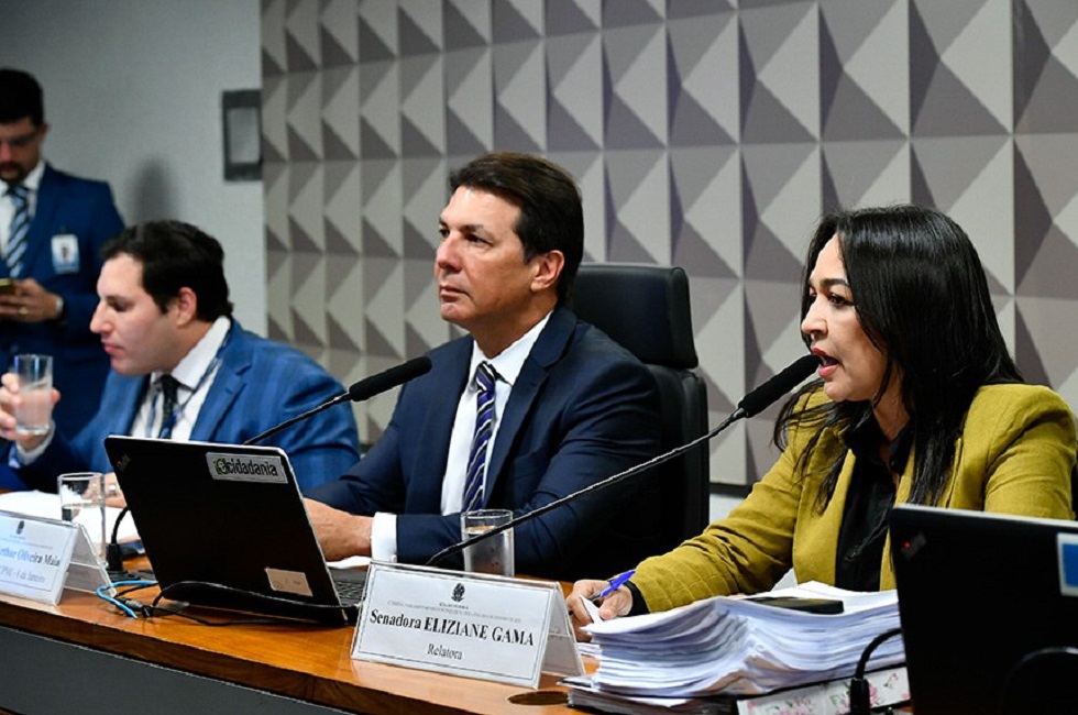 Deputada Eliziane Gama. Relatora pede indiciamento de Bolsonaro e mais 60 pessoas por atos golpistas