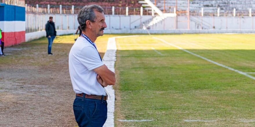 Dado Oliveira exerceu a função de treinador no Manthiqueira nos últimos anos
