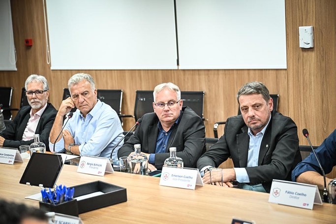 Dirigentes de São José EC e Portuguesa Santista presentes no Conselho Técnico da FPF 