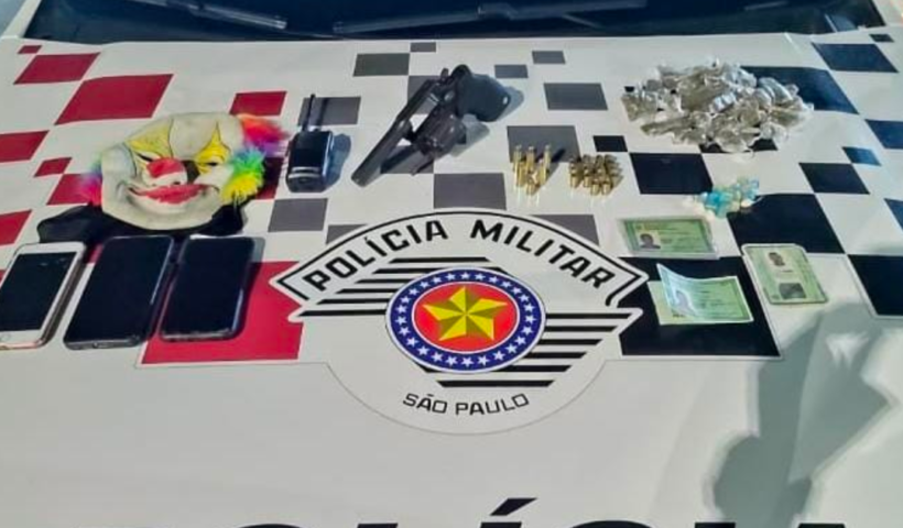 Dupla é presa por tráfico de drogas e porte ilegal de arma de fogo