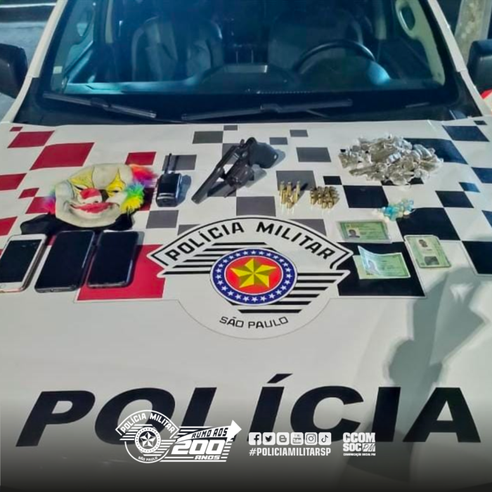 Dupla é presa por tráfico de drogas e porte ilegal de arma de fogo