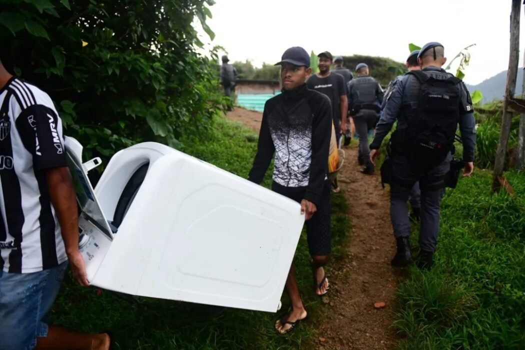 Morro do Fórum tem desocupação iniciada em Ubatuba