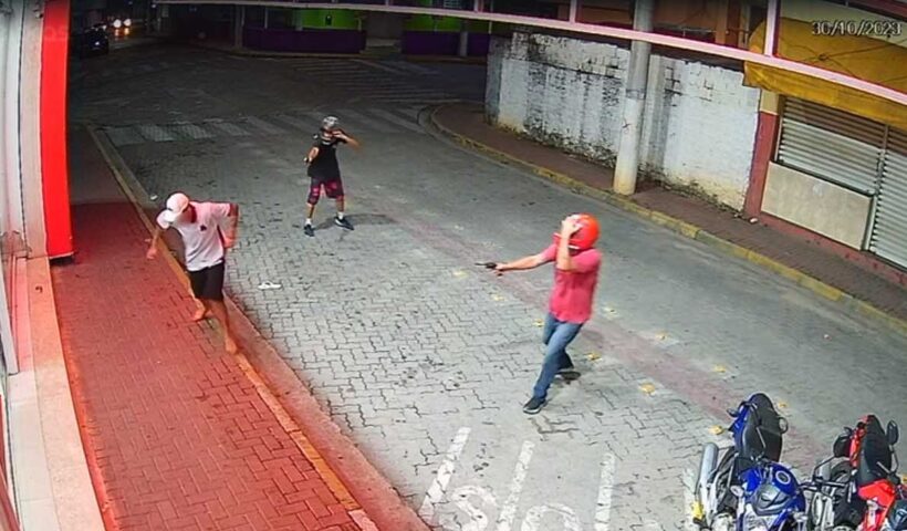 Jovem de 20 anos é baleado em Potim