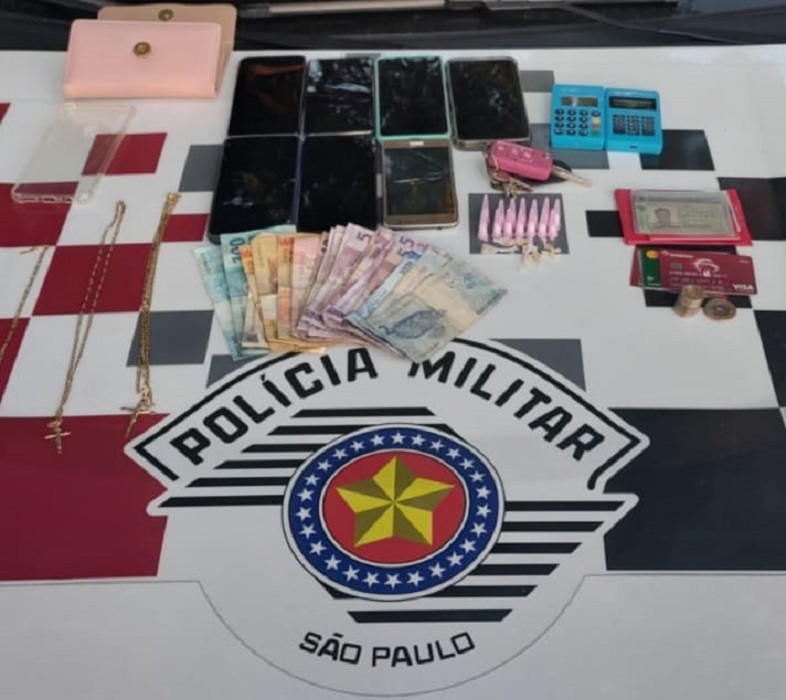 Mulher foi presa e adolescentes apreendidos em Cruzeiro
