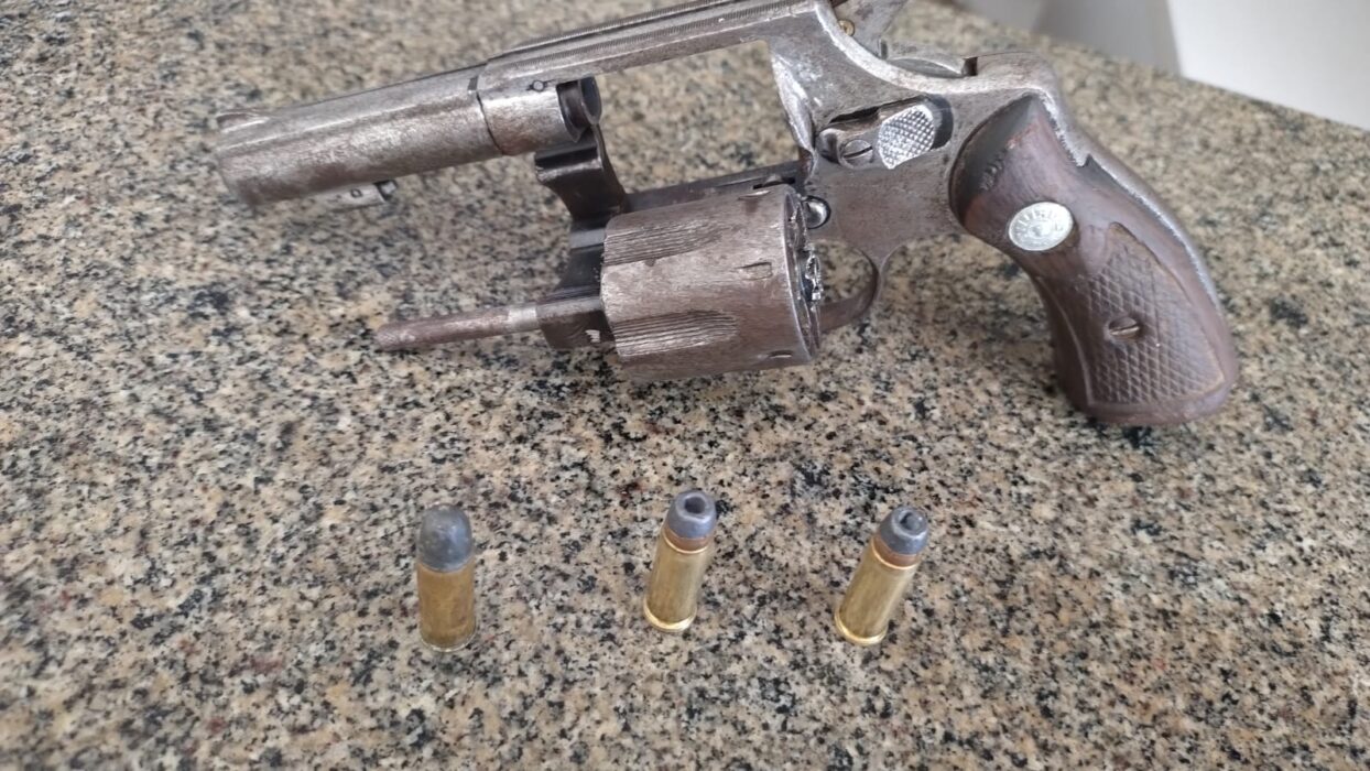 Homem é preso após tentar matar a própria mãe em Ilhabela