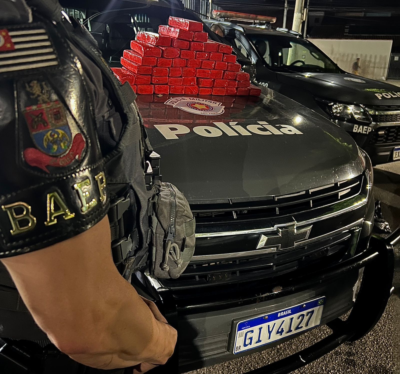Trio é preso com 50 tijolos de maconha em São José dos Campos