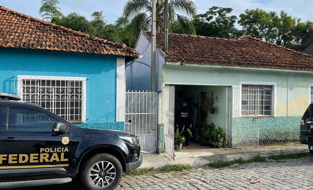 casa de suspeito de pornografia infantil, em Cruzeiro
