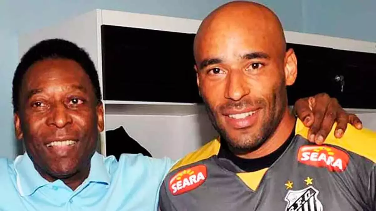 Edinho ao lado de seu pai, Pelé, que faleceu no final do ano passado