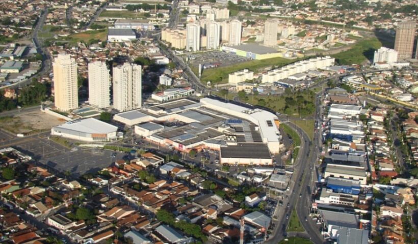 Vista aérea da cidade de Taubaté