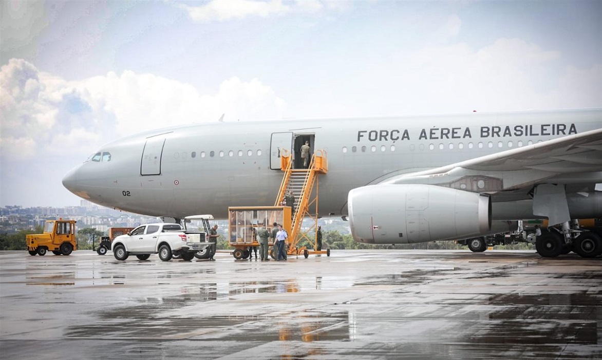 Avião da FAB enviado para resgatar brasileiros em Gaza. Brasileiros ficam fora da 3ª lista de autorizados a deixar Gaza