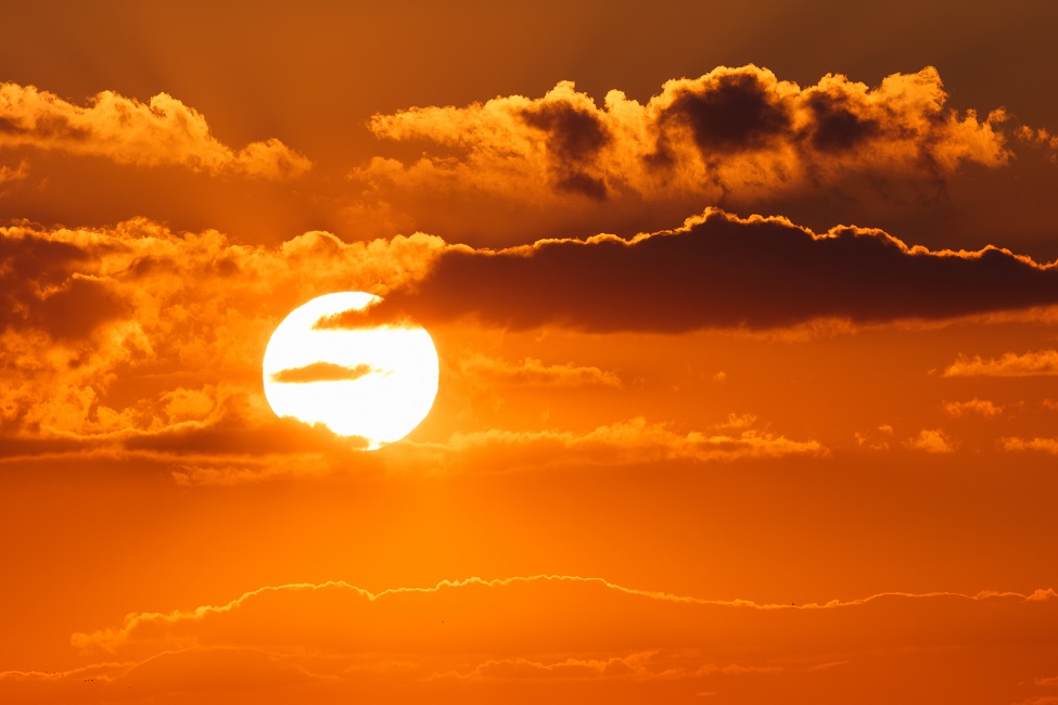Sol forte em fim de tarde.