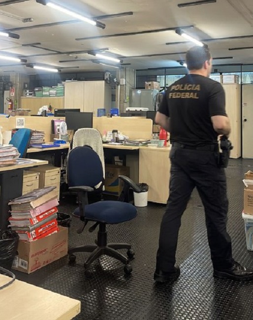 Agente da Polícia Federal durante Operação Sepsis, em Sorocaba