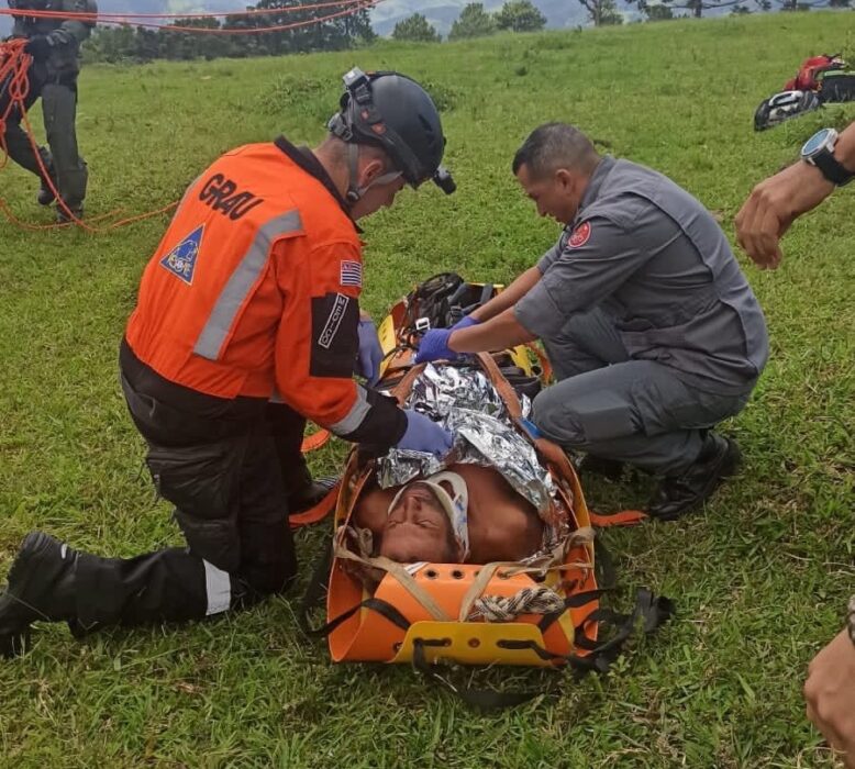 Homem é resgatado após sofrer queda na Pedra da Onça