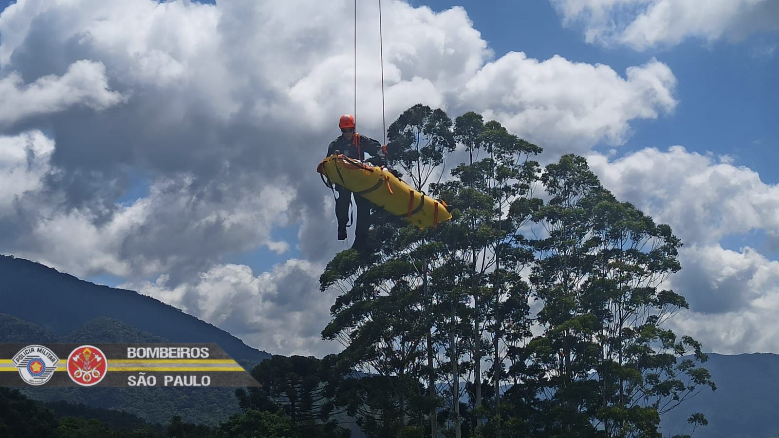Homem é resgatado após sofrer queda na Pedra da Onça