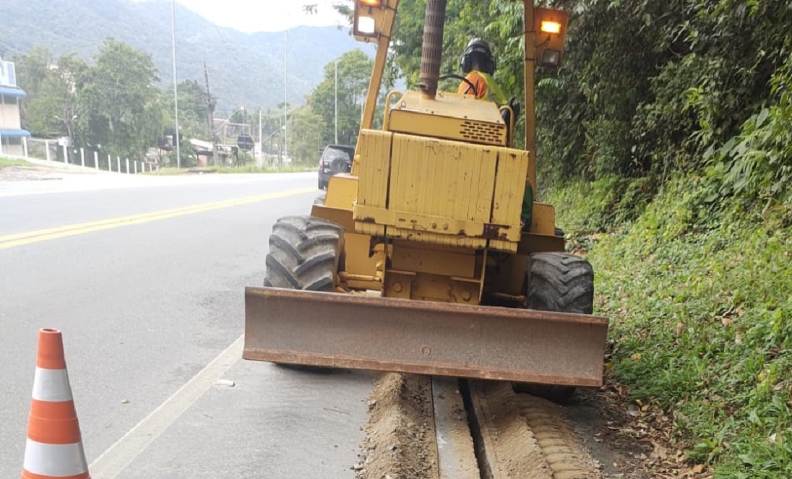 CCR implanta cabos de fibra óptica na Rio-Santos