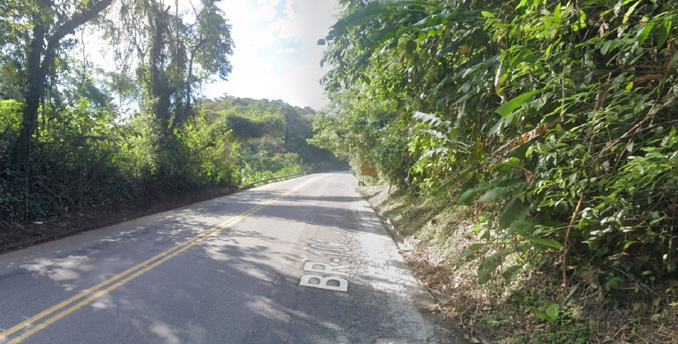 Mulher morre após carro cair em ribanceira em Ubatuba