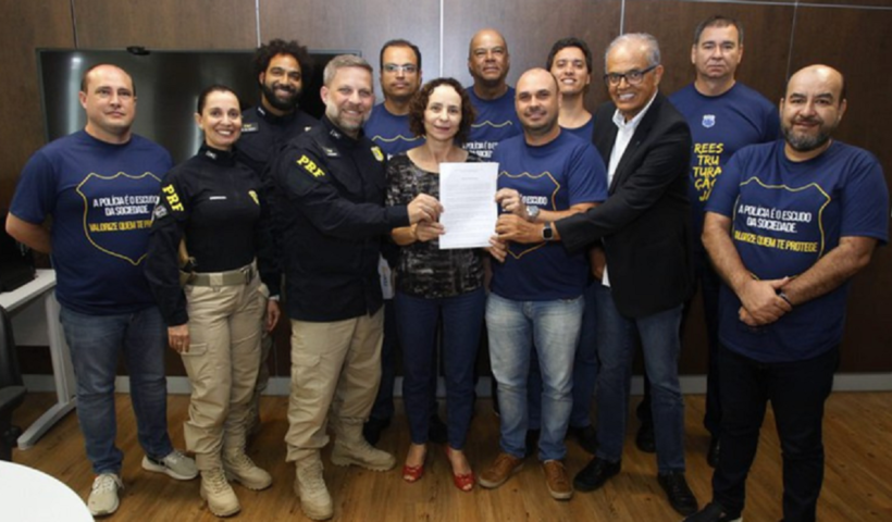agentes da prf e representantes do governo federal. PRF e Governo Federal firmam acordo para reajuste salarial