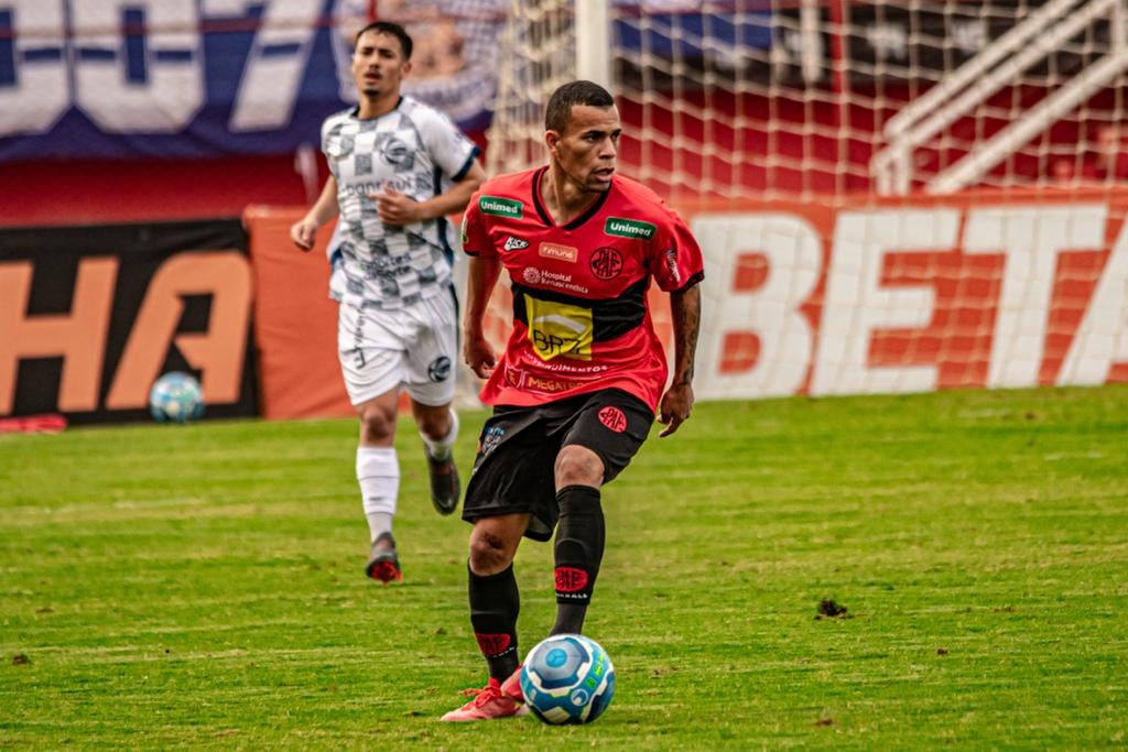 Devido ao crime, Carlinhos não irá mais defender as cores do EC Taubaté na temporada 2024. Foto: Divulgação / Pouso Alegre FC
