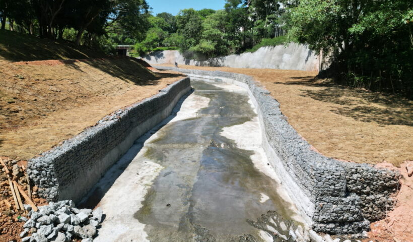 obra emergencial de Contenção de talude no Córrego Senhorinha