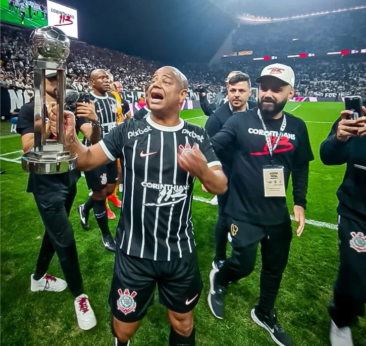 Marcelinho Carioca no estádio do Corinthians. Polícia Civil de São Paulo investiga desaparecimento de Marcelinho Carioca