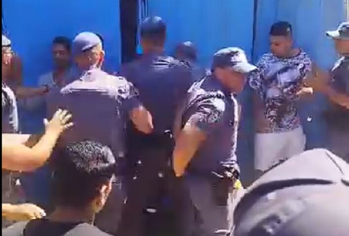 PM e moradores entram em confronto no Banhado, em São José dos Campos