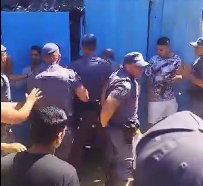 PM e moradores entram em confronto no Banhado, em São José dos Campos