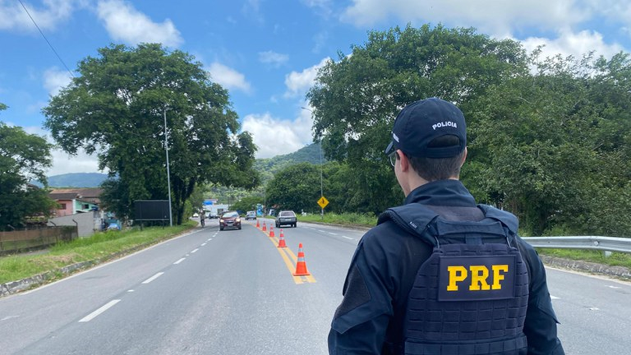 Casal suspeito de homicídio no RJ é preso na Via Dutra, em Caçapava