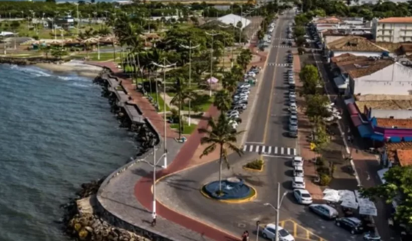 Orla da Rua da Praia em São Sebastião
