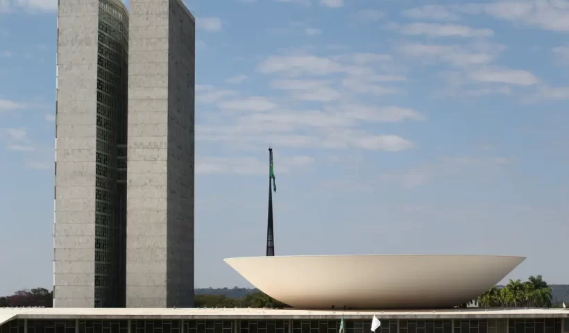 Câmara aprova auxílio para estudantes do Ensino Médio com baixa renda