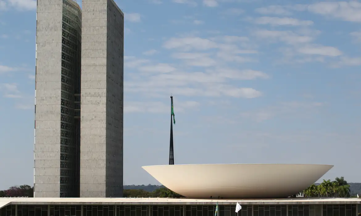 Câmara aprova auxílio para estudantes do Ensino Médio com baixa renda