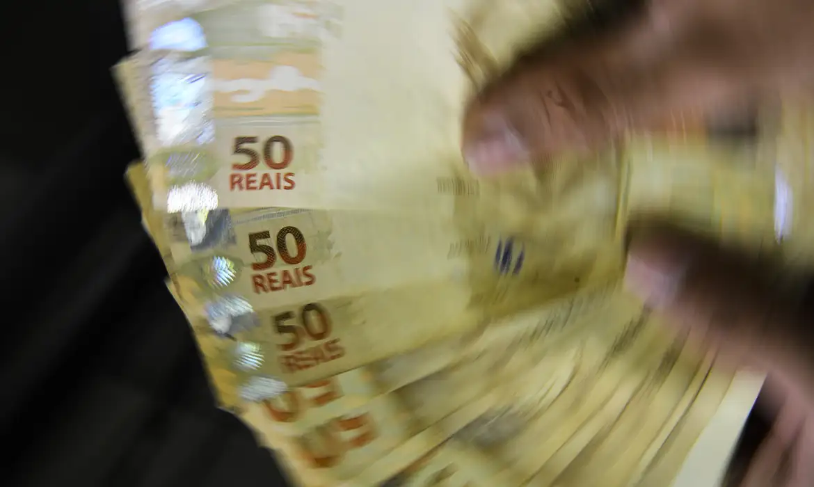 Estimativas do mercado para inflação e PIB permanecem estáveis