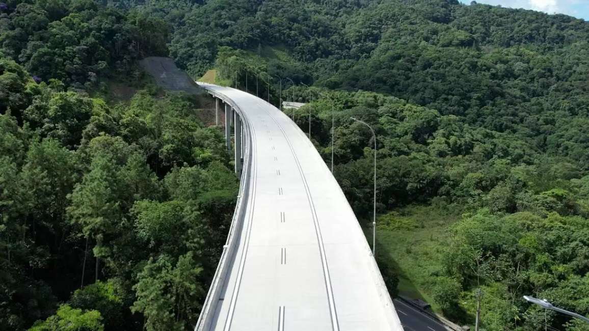 Serra Nova da Tamoios que será interditada para passagem de carga especial na madrugada desta quarta-feira (6)