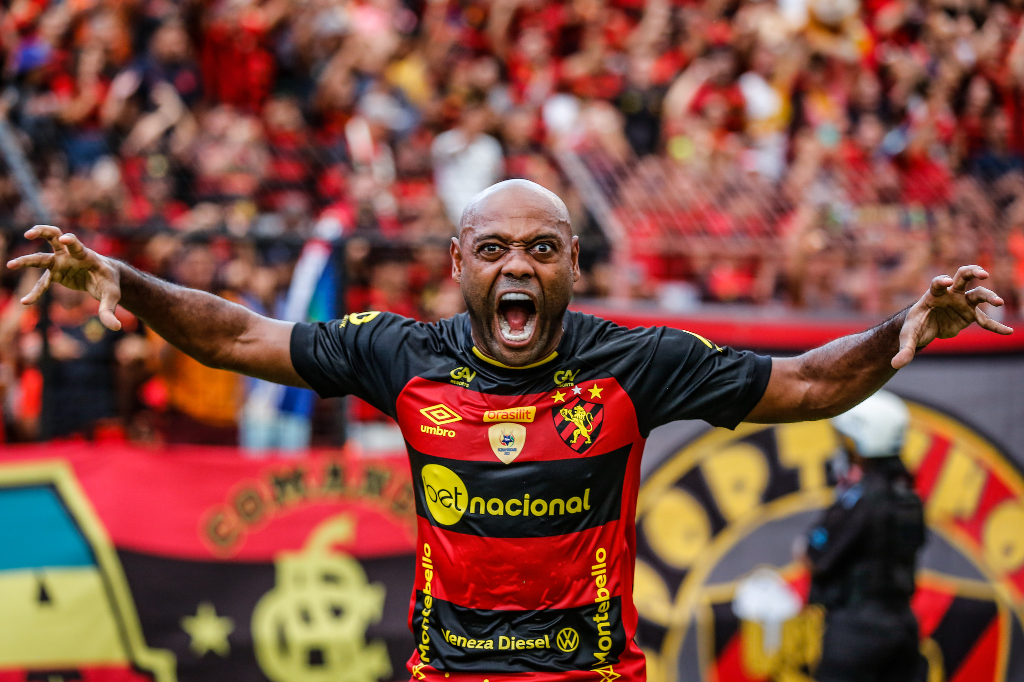 Vagner Love em ação pelo Sport no Campeonato Pernambucano 